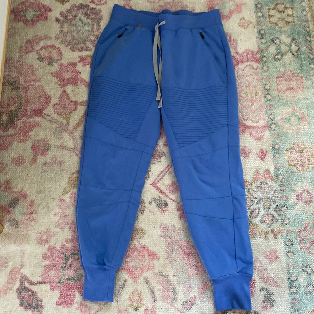 Figs moto jogger scrub pants in ceil blue